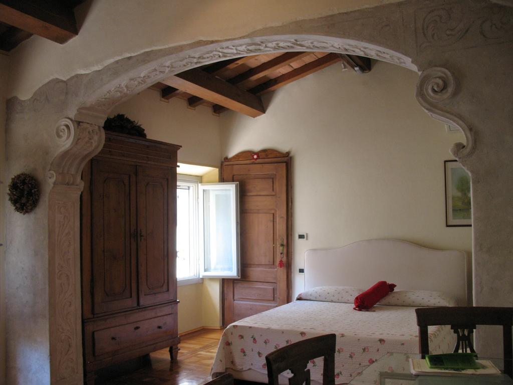 B&B A Casa Di Andrea Mantua Pokój zdjęcie